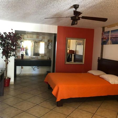 Lago Motor Inn レイク・ワース エクステリア 写真