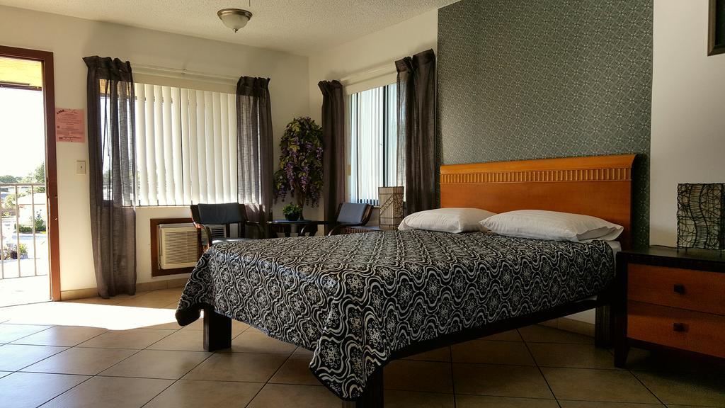Lago Motor Inn レイク・ワース エクステリア 写真