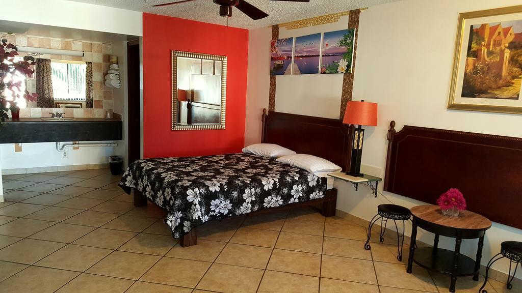 Lago Motor Inn レイク・ワース エクステリア 写真